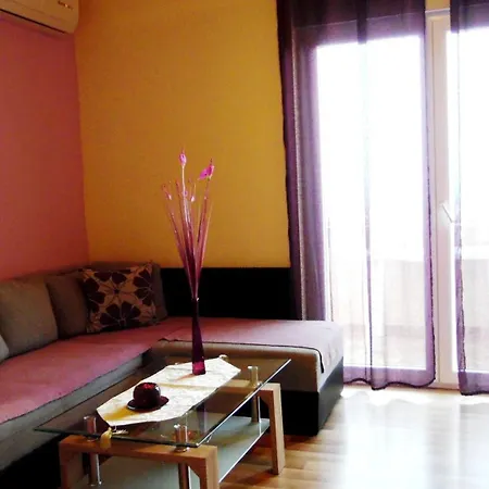 Sara شقة ماكارسكا