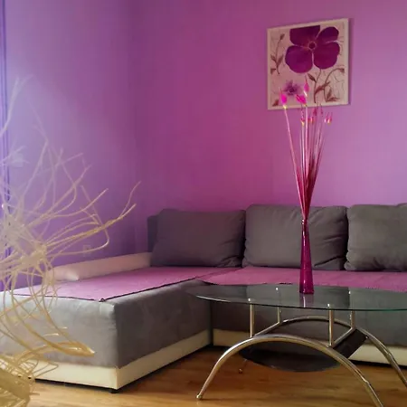 Sara شقة ماكارسكا